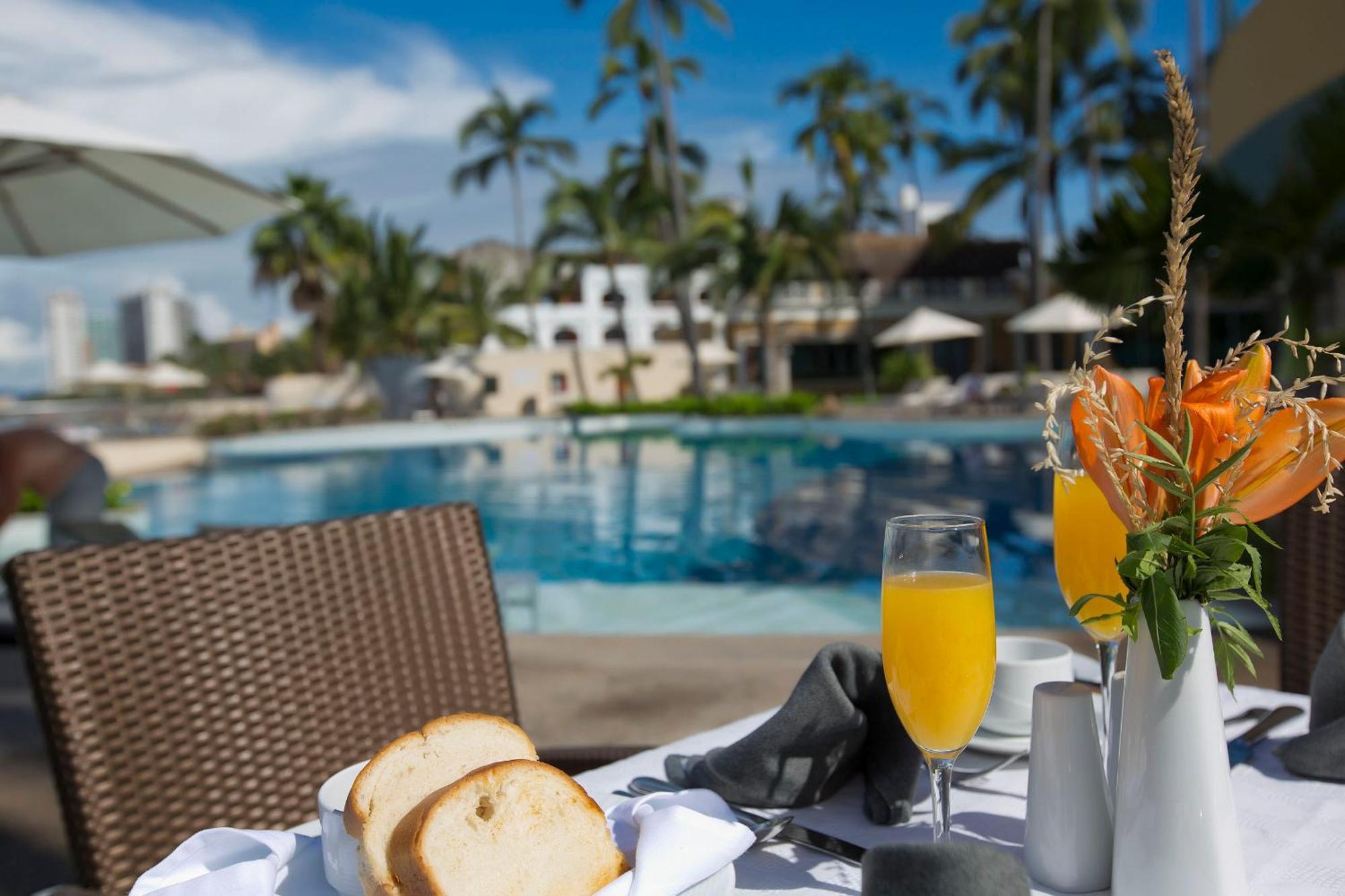 Sunset Plaza Beach Resort Puerto Vallarta All Inclusive Exterior photo